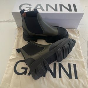 Ganni Low Chelsea Boot Black Stitch